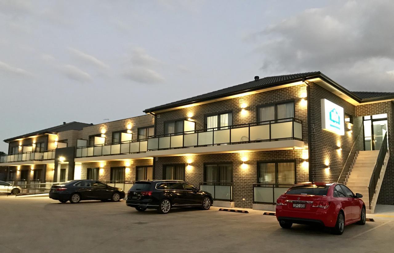 Value Suites Penrith Exterior foto